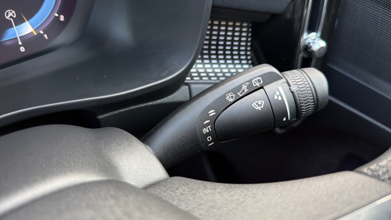 Volvo XC40 2.0 B3P Plus Dark 5dr Auto Petrol Estate